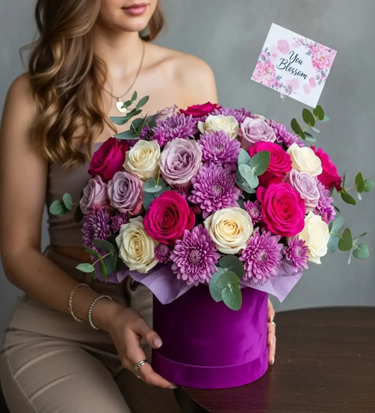 Violet Bloom Kutuda Renkli Güller