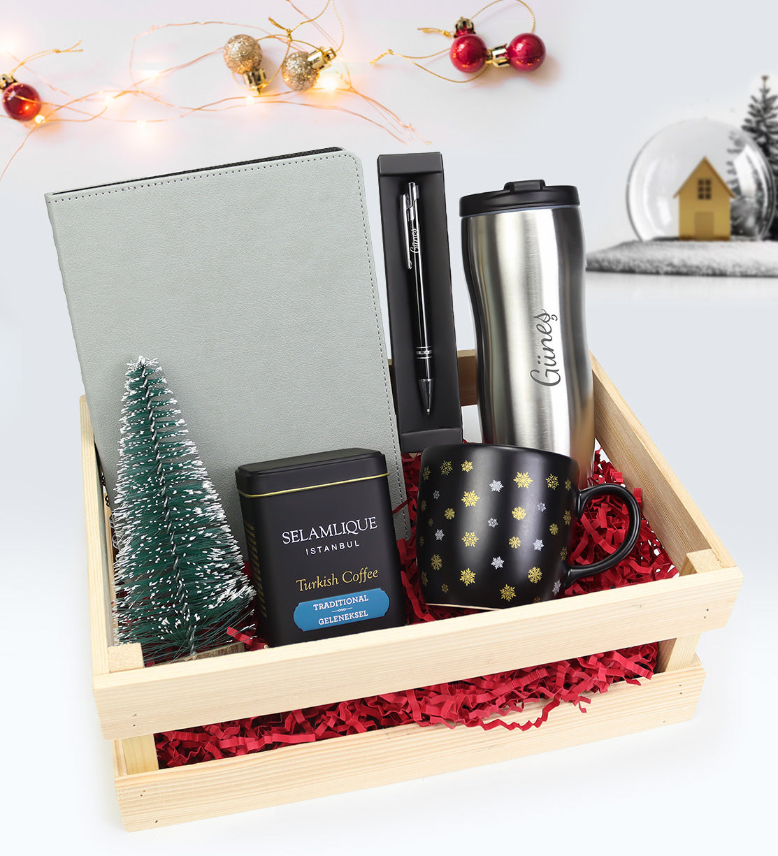 Ahşap Kasalı Kişiye Özel Termos & Yeni Yıl Tarihli Ajanda & Siyah Tükenmez Kalem & Selamlıque Türk Kahvesi & Siyah Mat Kupa & Mini Çam Ağacı Hediye Seti