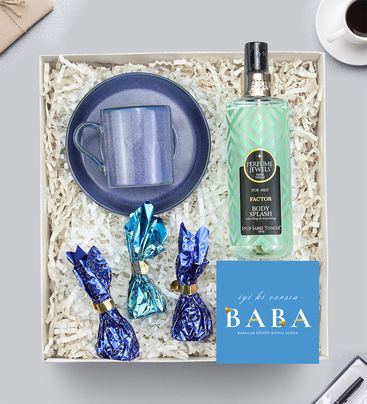 Mavi Porselen Fincan & Eyüp Sabri Tuncer Erkek Vücut Spreyi & 3'lü Godiva Çikolata