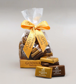Happy New Year Kutusunda Godiva Napoliten Çikolata & Mehmet Efendi Türk Kahvesi & Ahşap Zeminli Mini Çam Ağacı & Tombala & Yılbaşı Şapkası