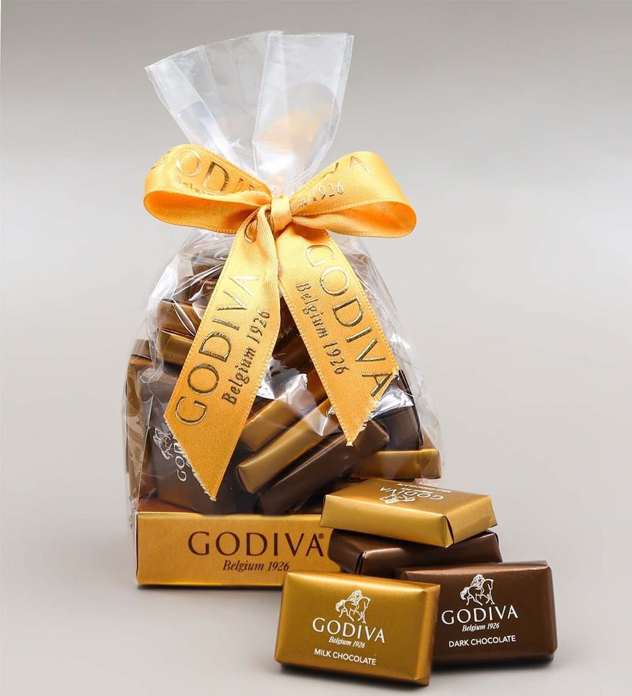 Çiçekli Porselen Kahve Fincanı & Canlı Sukulent Çiçek & Godiva Napoliten Çikolata & Selamlıque Türk Kahvesi Hediye Seti
