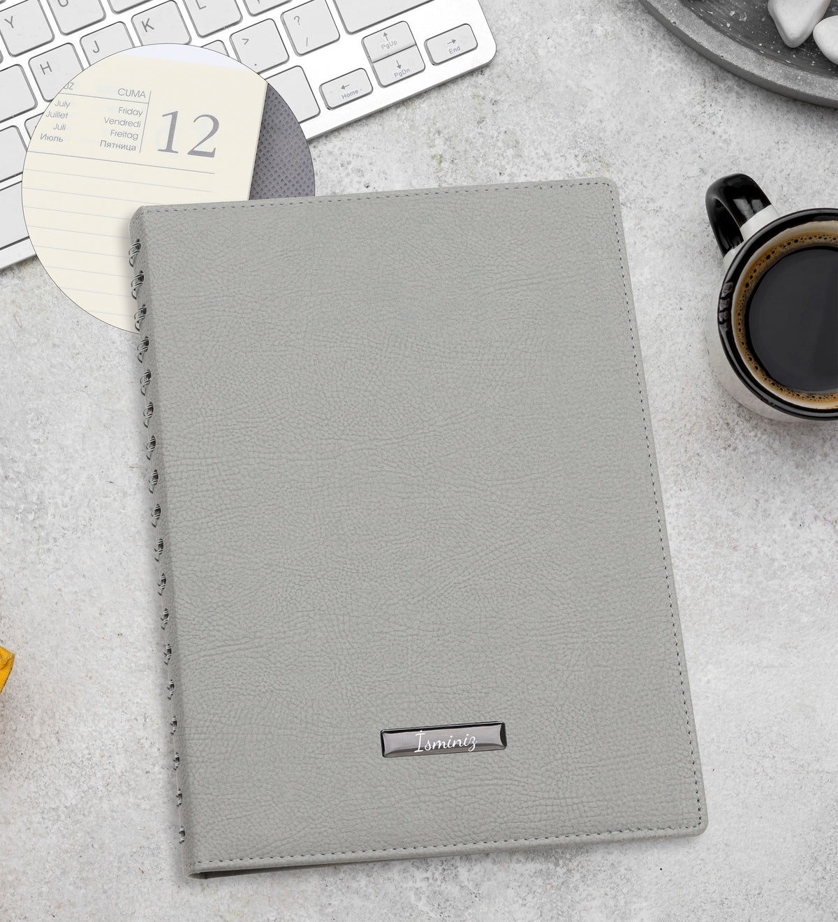 Kişiye Özel Tasarım 500 ML Dereceli Termos & Gri Spiralli Yeni Yıl Tarihli Ajanda & Metalik Roller Kalem & Ahşap Zeminli Mini Çam Ağacı & İnstagram Çerçeve & Kupa Hediye Seti