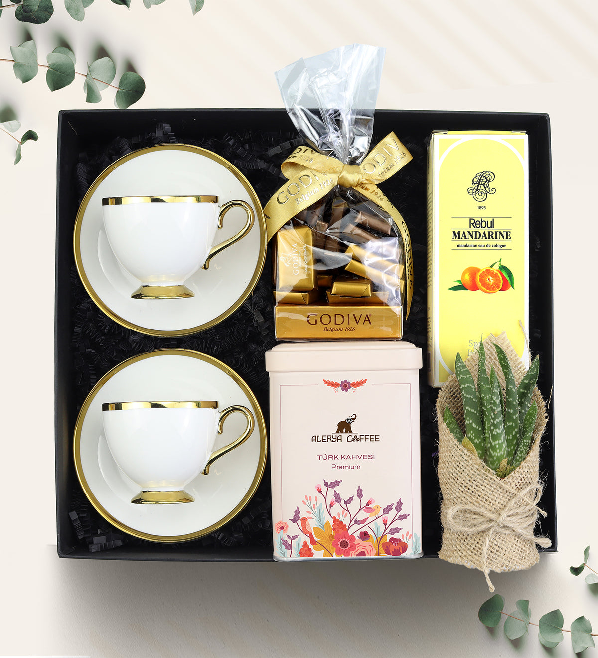 Porselen Fincanlı Kadına Hediye Seti