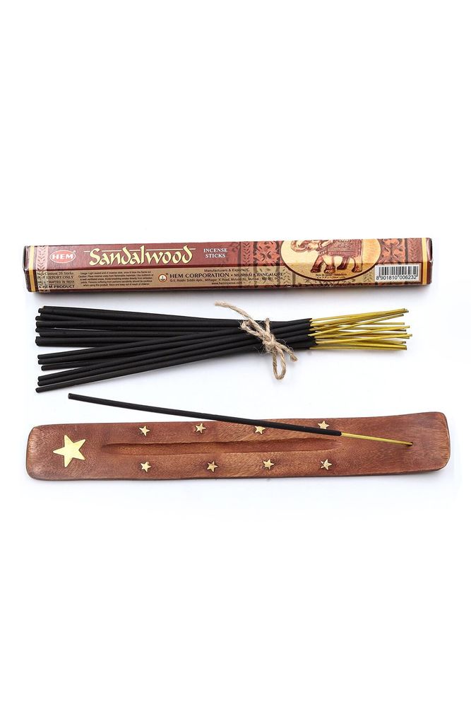 Yılbaşı Temalı Metal Kutulu Mum & Kırmızı Kahve Fincanı & Çubuk Tütsü & 2'li Tek İçimlik Mehmet Efendi Türk Kahvesi Hediye Seti