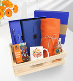 Ahşap Kasada Kişiye Özel Kutulu Defter Kalem Seti & Kalın Şal & Filtre Kahve & Baskılı Kupa & Kolonya Hediye Seti
