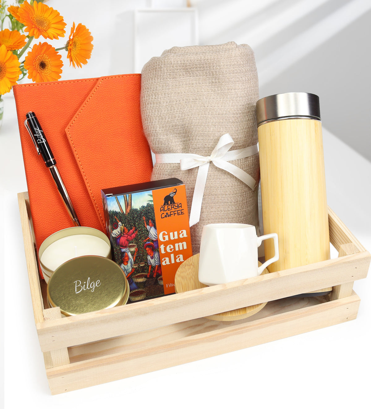 Ahşap Kasada Roller Kalem & Defter & Kalın Şal & Kutulu Mum & Filtre Kahve & Geometrik Fincan & Bambu Termos Hediye Seti