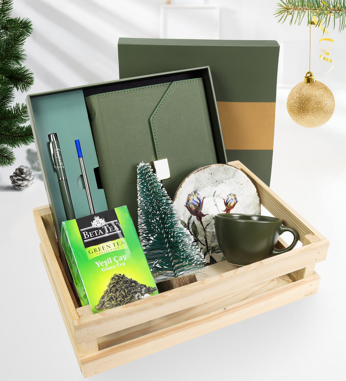 Ahşap Kasalı Kişiye Özel Kutulu Defter Kalem Seti & Yeşil Çay & Seramik Çay Fincanı & Mini Çam Ağacı Hediye Seti