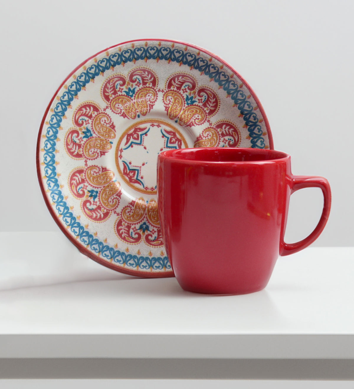 Tasarım Kutusunda Fincan & Türk Kahvesi & Çam Ağacı Mum & Draje Hediye Seti