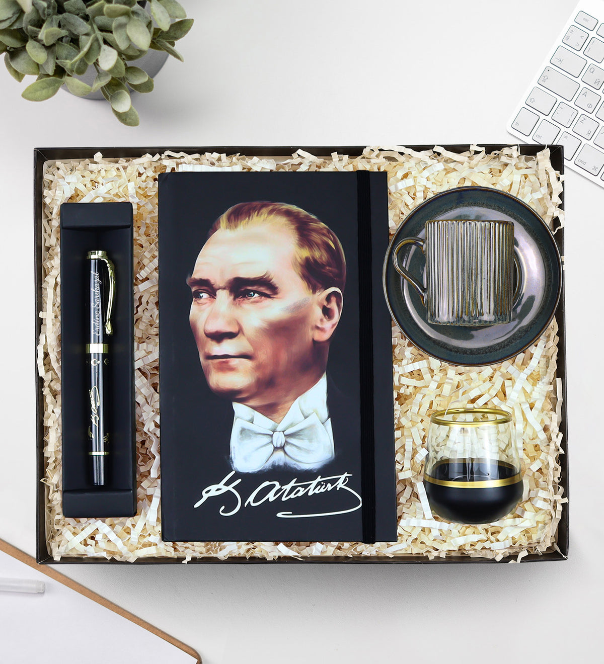 Kişiye Özel Atatürk Kabartmalı Kalem & Mustafa Kemal Atatürk Baskılı Defter & Lacivert Çizgili Porselen Türk Kahvesi Fincanı & Gold Detaylı Kahve Yanı Su Bardağı Hediye Seti