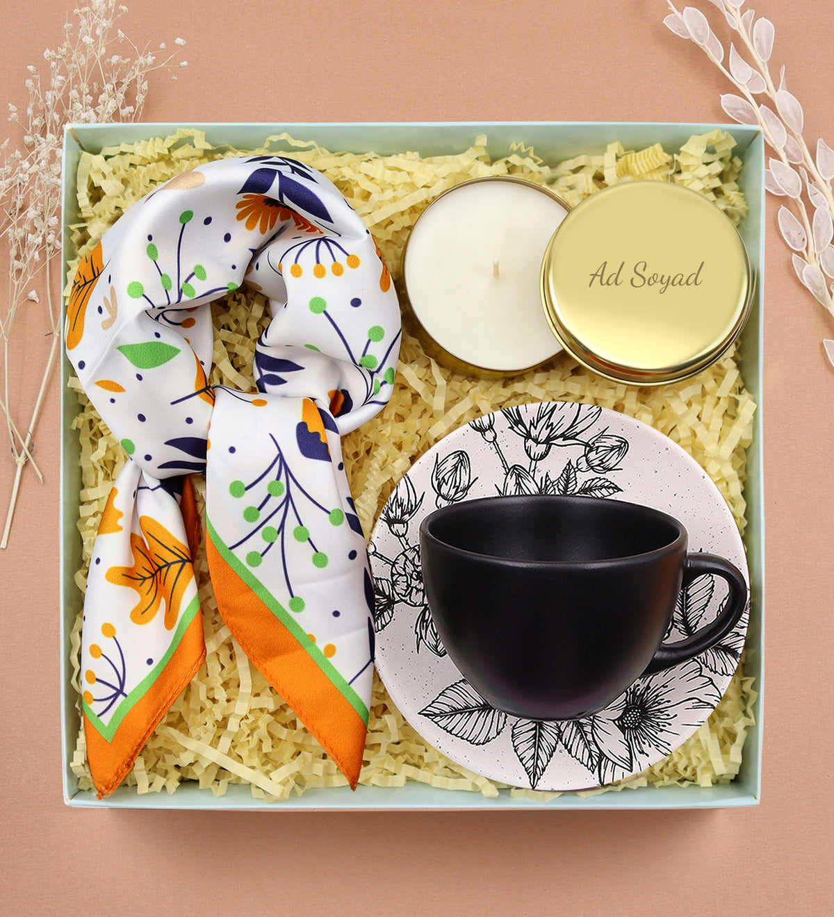 Kişiye Özel Gold Metal Kutulu Mum & Fincan & Turuncu Fular Hediye Seti