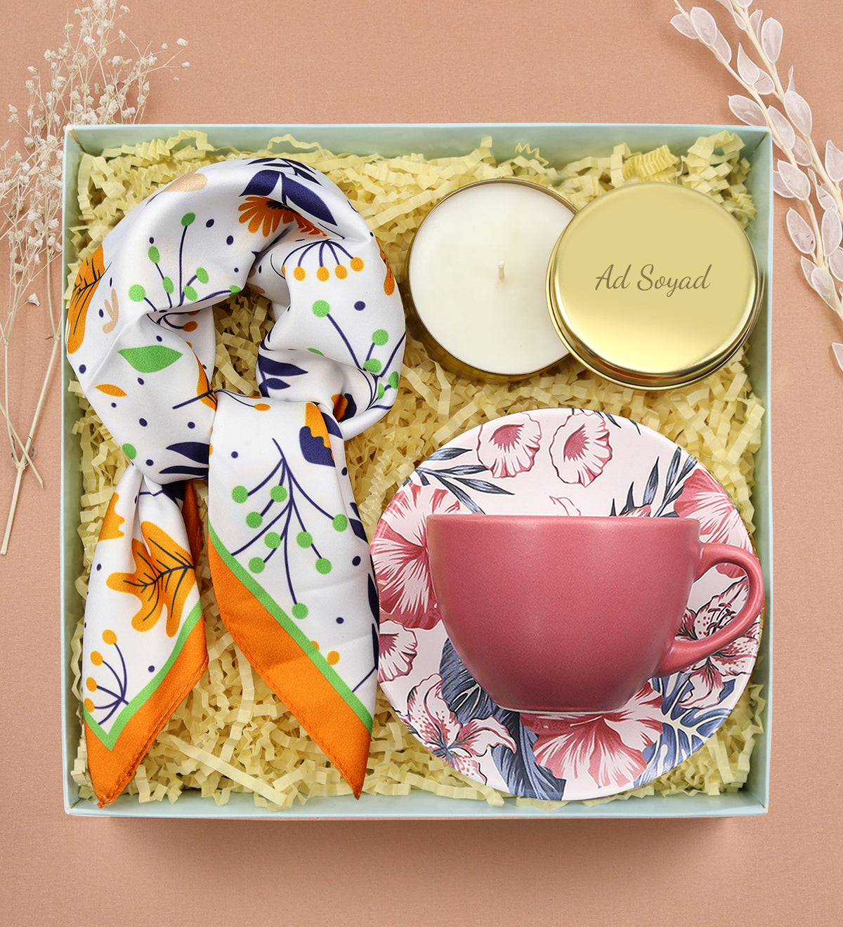 Kişiye Özel Gold Metal Kutulu Mum & Fincan & Turuncu Fular Hediye Seti