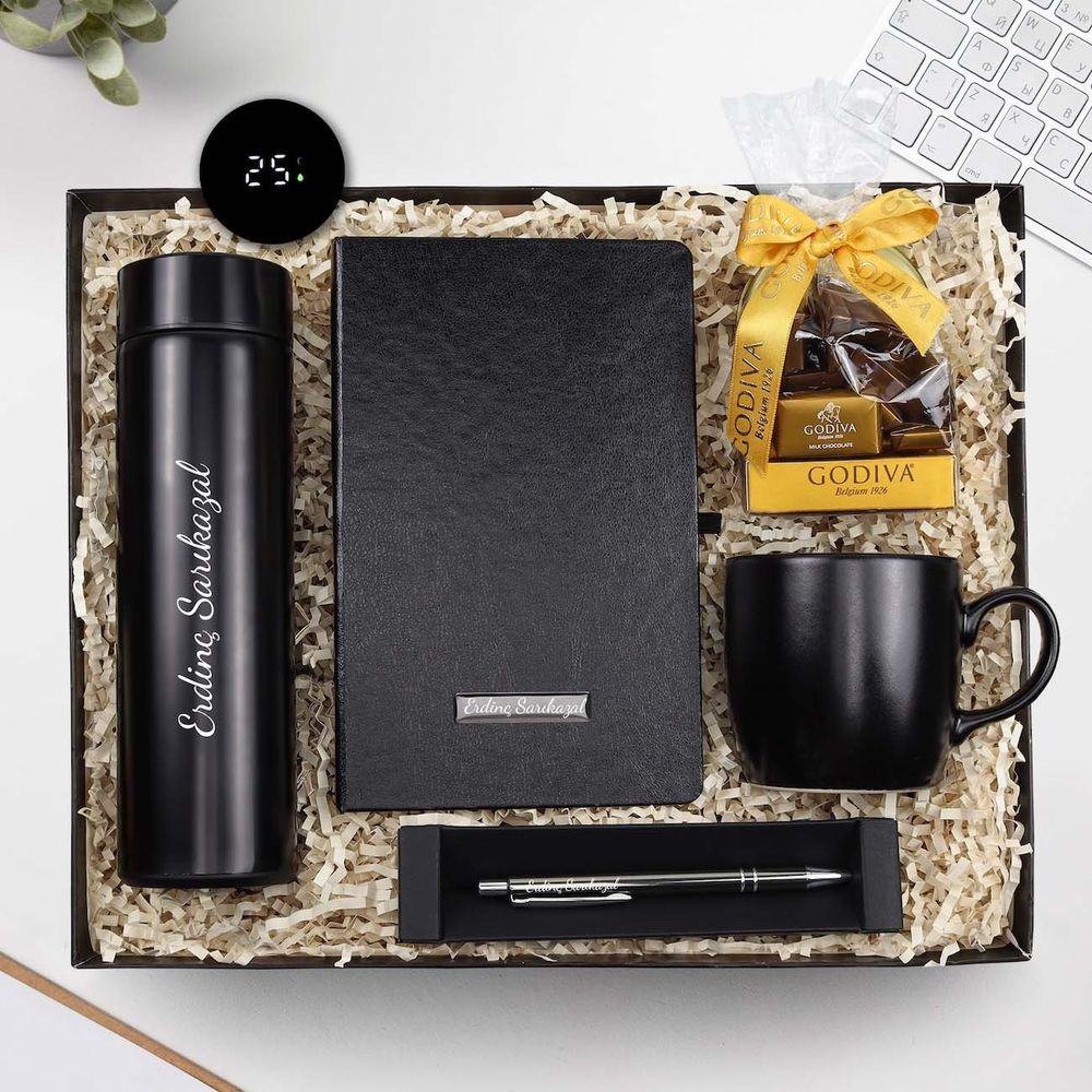 Kişiye Özel Siyah Renk 500 ML Dereceli Termos & Siyah Defter & Gümüş Detaylı Metalik Tükenmez Kalem & Siyah Mat Kupa & Godiva Napoliten Çikolata Hediye Seti
