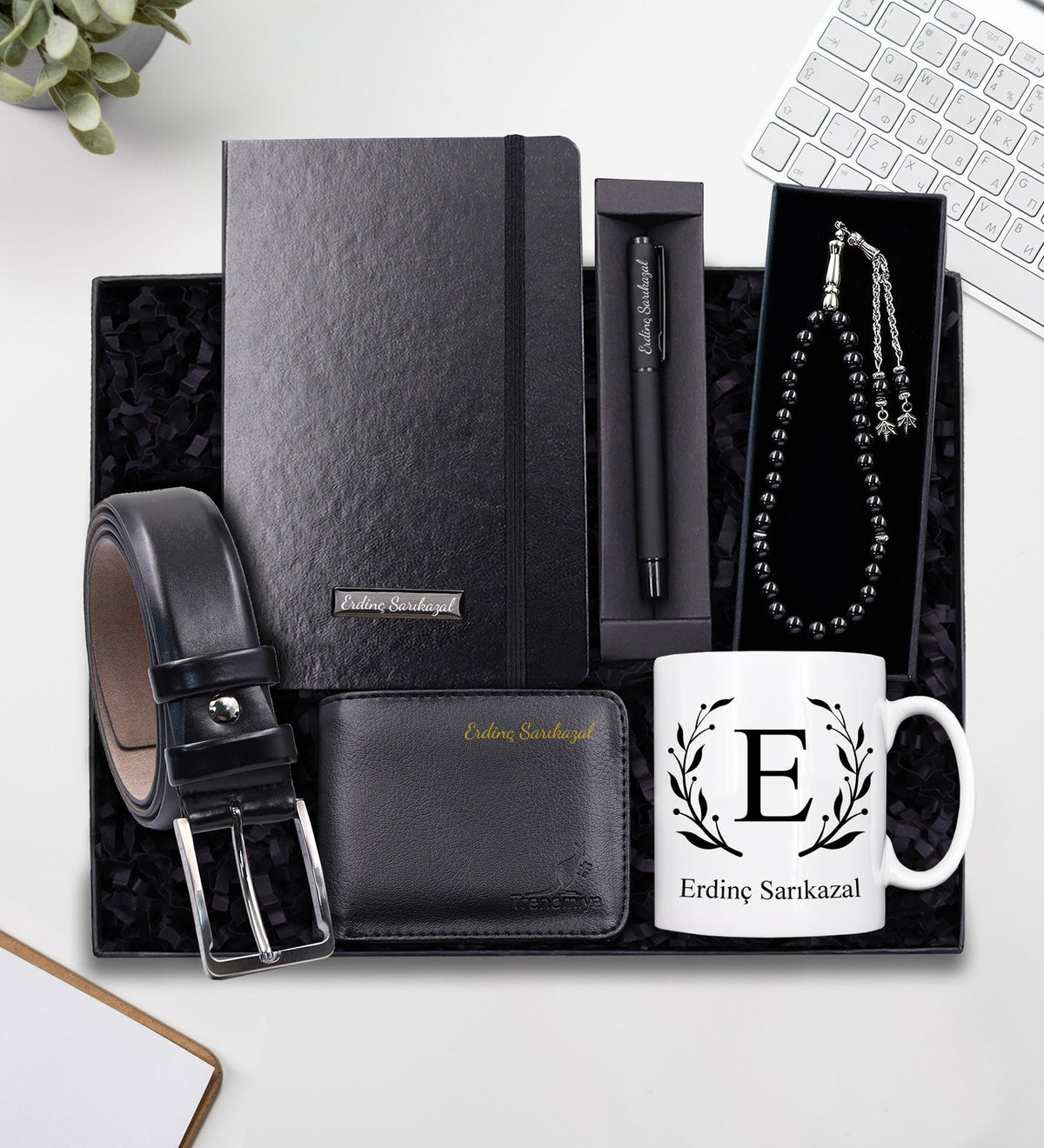 Kişiye Özel Suni Deri Cüzdan & Siyah Mat Kalem & Siyah Kemer & Siyah Defter & Siyah Tesbih & Harf Kupa Hediye Seti