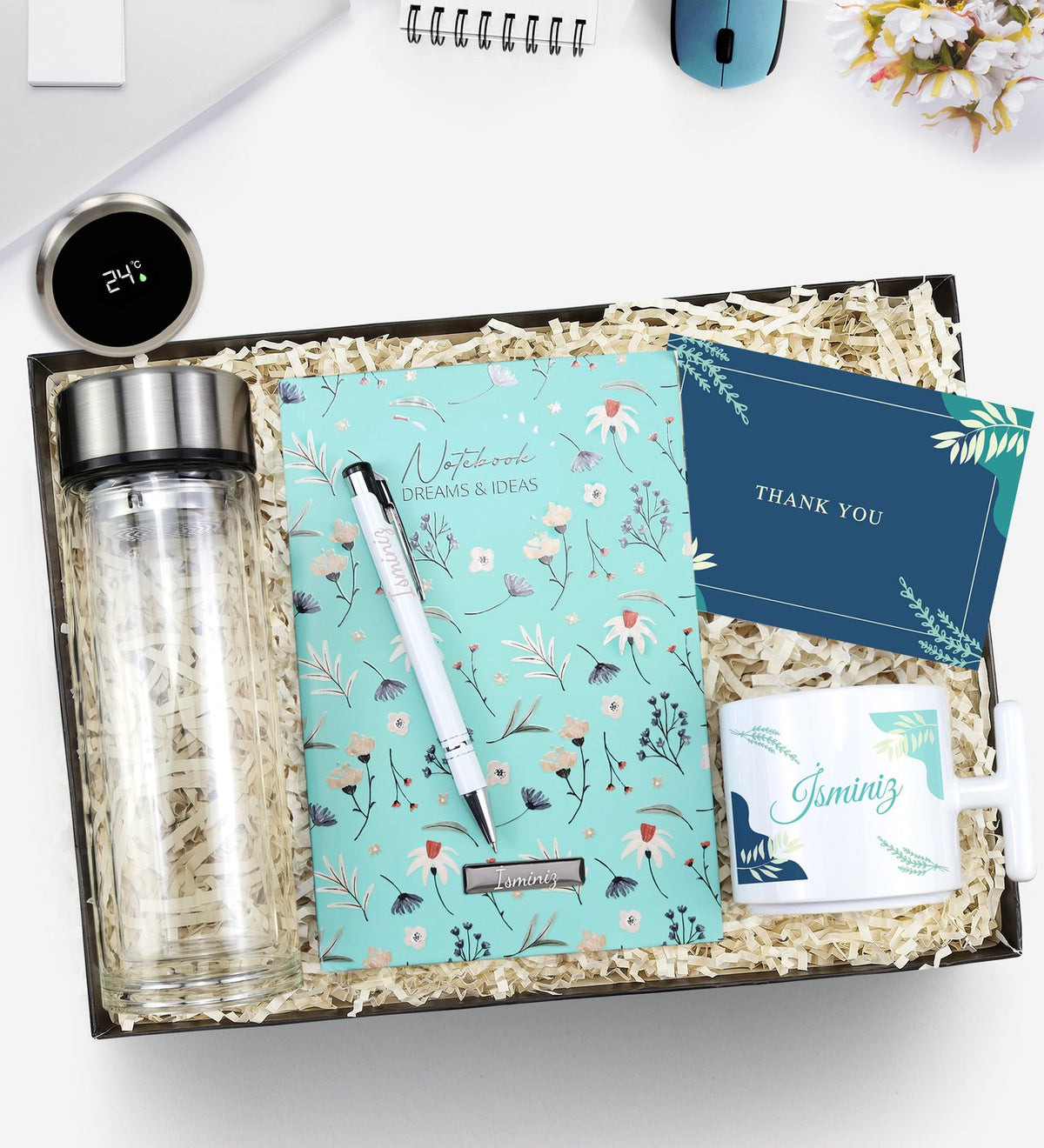 Kişiye Özel Yeşil Tasarım Defter & Derece Göstergeli Çift Cidarlı 300ml Cam Matara & Gümüş Renk Detaylı Beyaz Tükenmez Kalem & T Kupa Hediye Seti