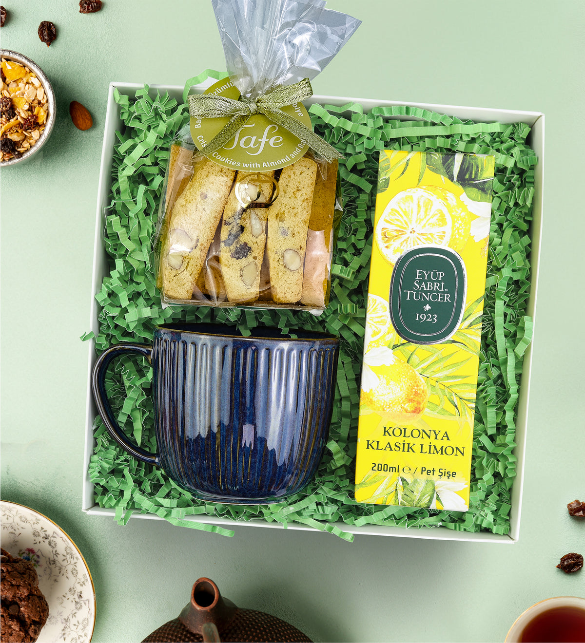 Lacivert Çizgili Kupa & Eyüp Sabri Tuncer 200ml Limon Kolonyası & Bademli Kurabiye Hediye Seti