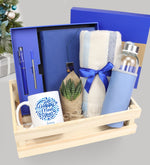 Ahşap Kasada Kişiye Özel Kutulu Defter Kalem Seti & Kalın Şal & Matara & Yılbaşı Kupa & Sukulent Hediye Seti