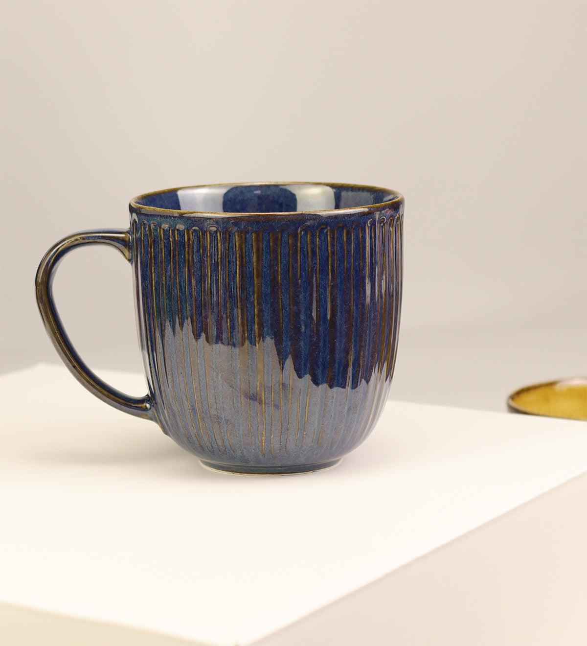 Bitki Çayı & Pastil & Lacivert Porselen Kupa & Godiva Çikolata Hediye Seti