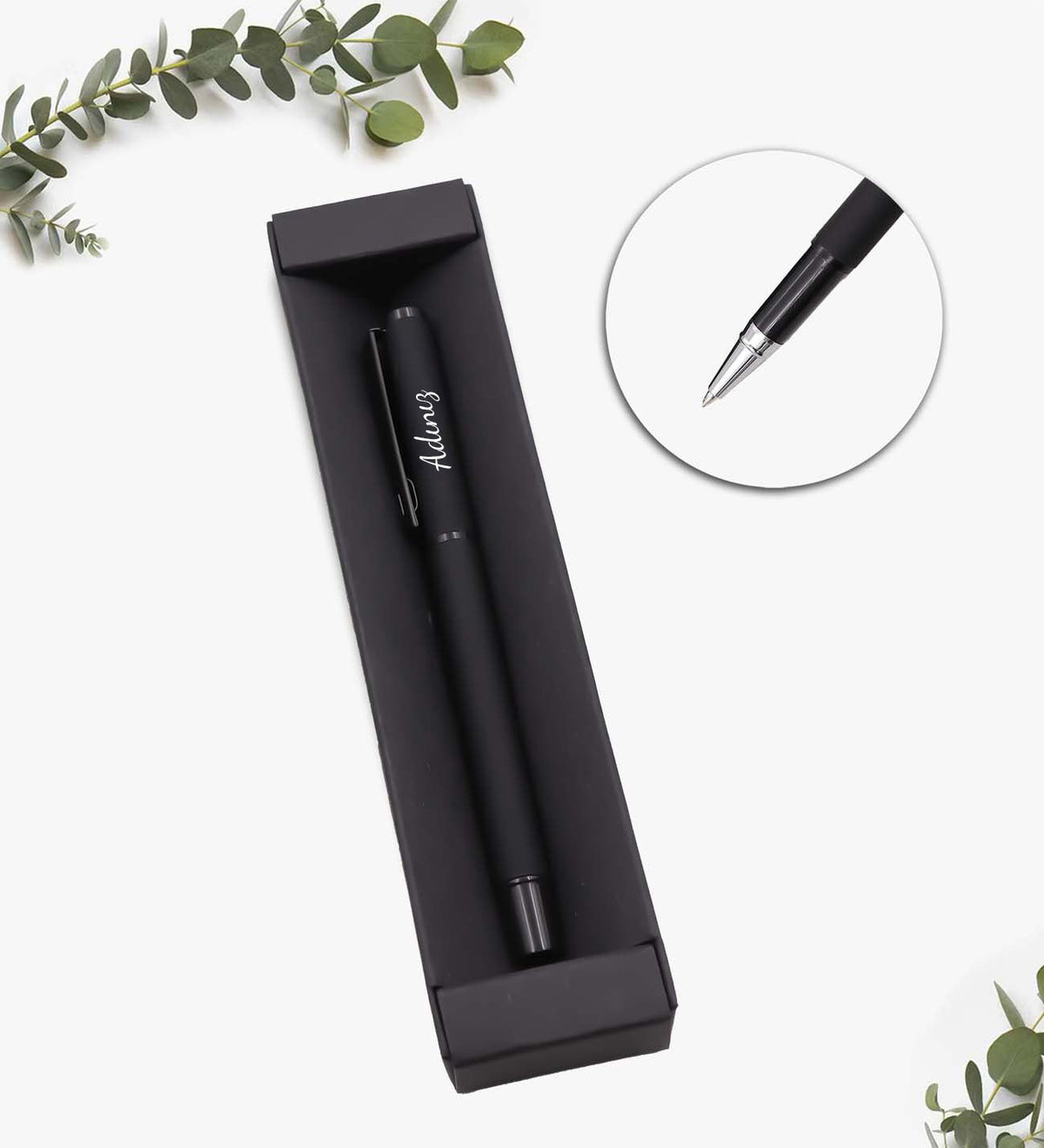 Yeni Yıl Tarihli Ajanda & French Press & Roller Kalem & Siyah Mat Kupa & Ahşap Zeminli Mini Çam Ağacı & Godiva Napoliten Çikolata