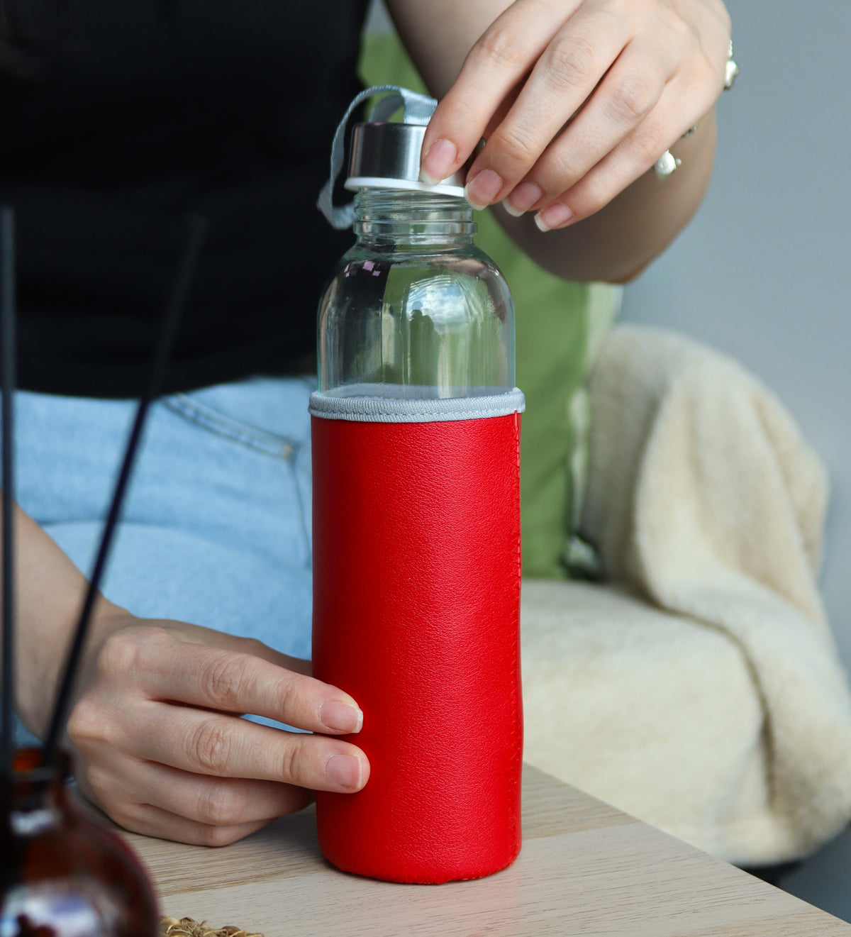 Ahşap Kasada Defter Kalem Seti & Kalın Şal & Su Matarası & Kupa & Filtre Kahve & Mini Çam Ağacı Hediye Seti