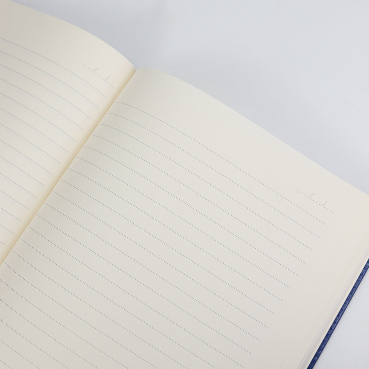 Mıknatıslı Lacivert Defter