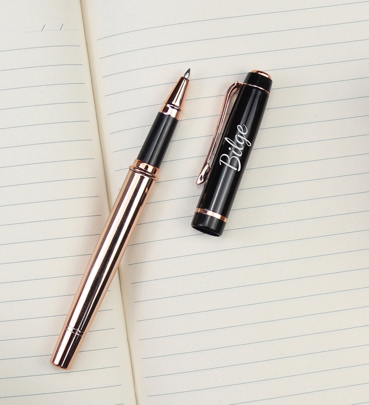 Turuncu Defter & Rose Metalik Roller Kalem & 125gr Selamlıque & Papatya Halka Kupa & Papatya Mum Hediye Seti