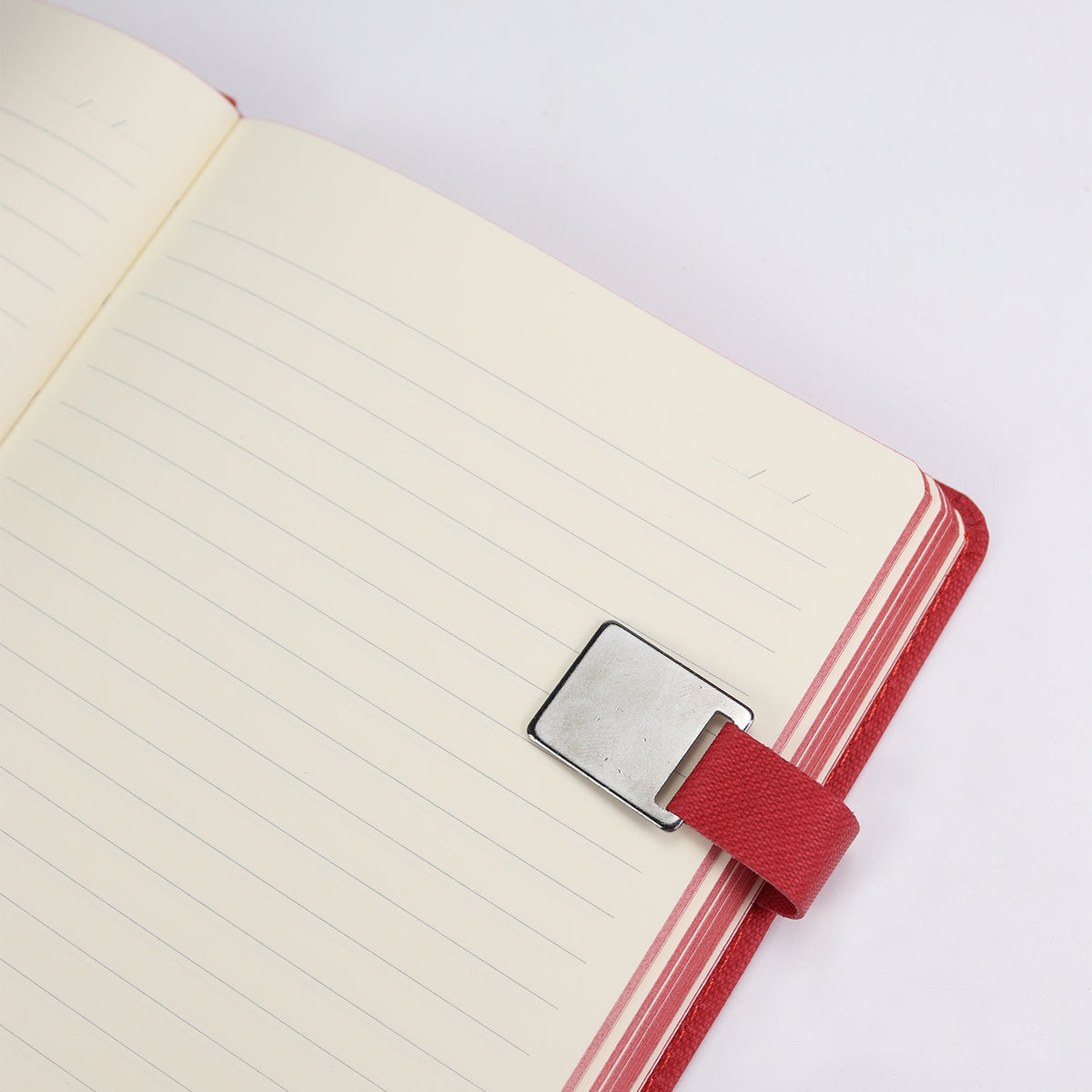 Mıknatıs Detaylı Kırmızı Defter