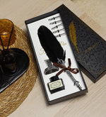 Öğretmenler Gününe Özel Kutusunda Kişiye Özel Metal Kutulu Mum & Deri Kapaklı Vintage Seyahat - Anı Defteri & Divit Uçlu Tüylü Kalem & Siyah Kupa Hediye Seti