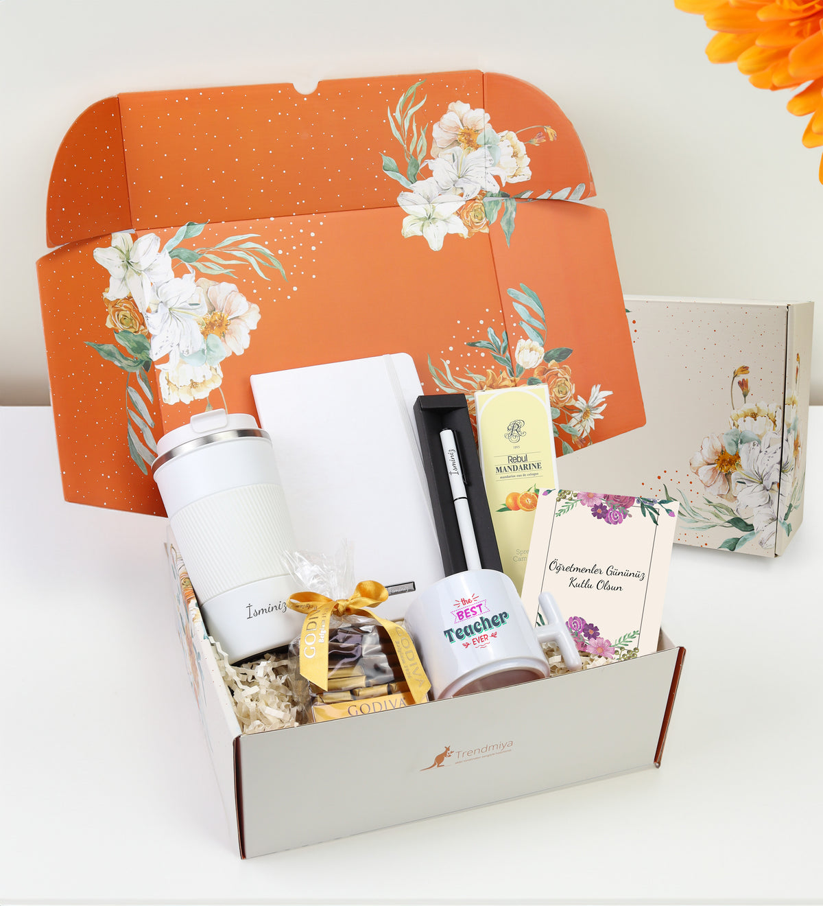 Öğretmenler Günü Kişiye Özel Beyaz Defter & Çelik Termos & Roller Kalem & Godiva Çikolata & Kolonya & Tasarımlı T Kupa