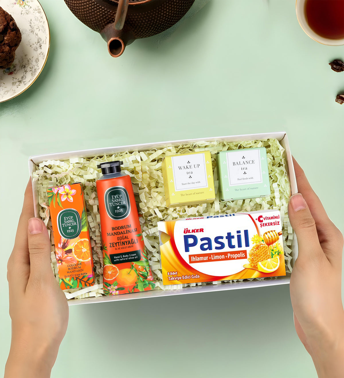 Eyüp Sabri Tuncer El ve Vücut Kremi & Kolonya & Ülker Pastil & Bitki Çayı Hediye Seti