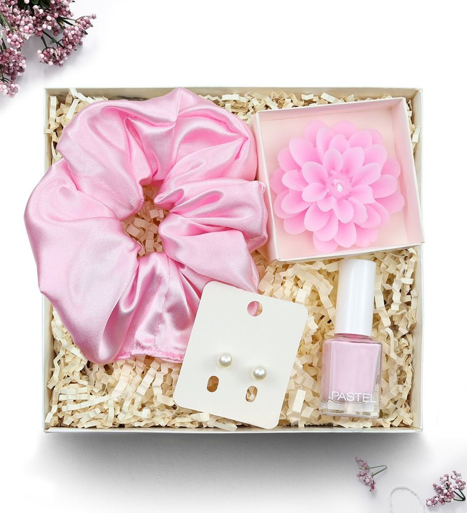 Saten Toka & Pastel Oje & Lotus Çiçeği Mum & İnci Küpe Hediye Seti