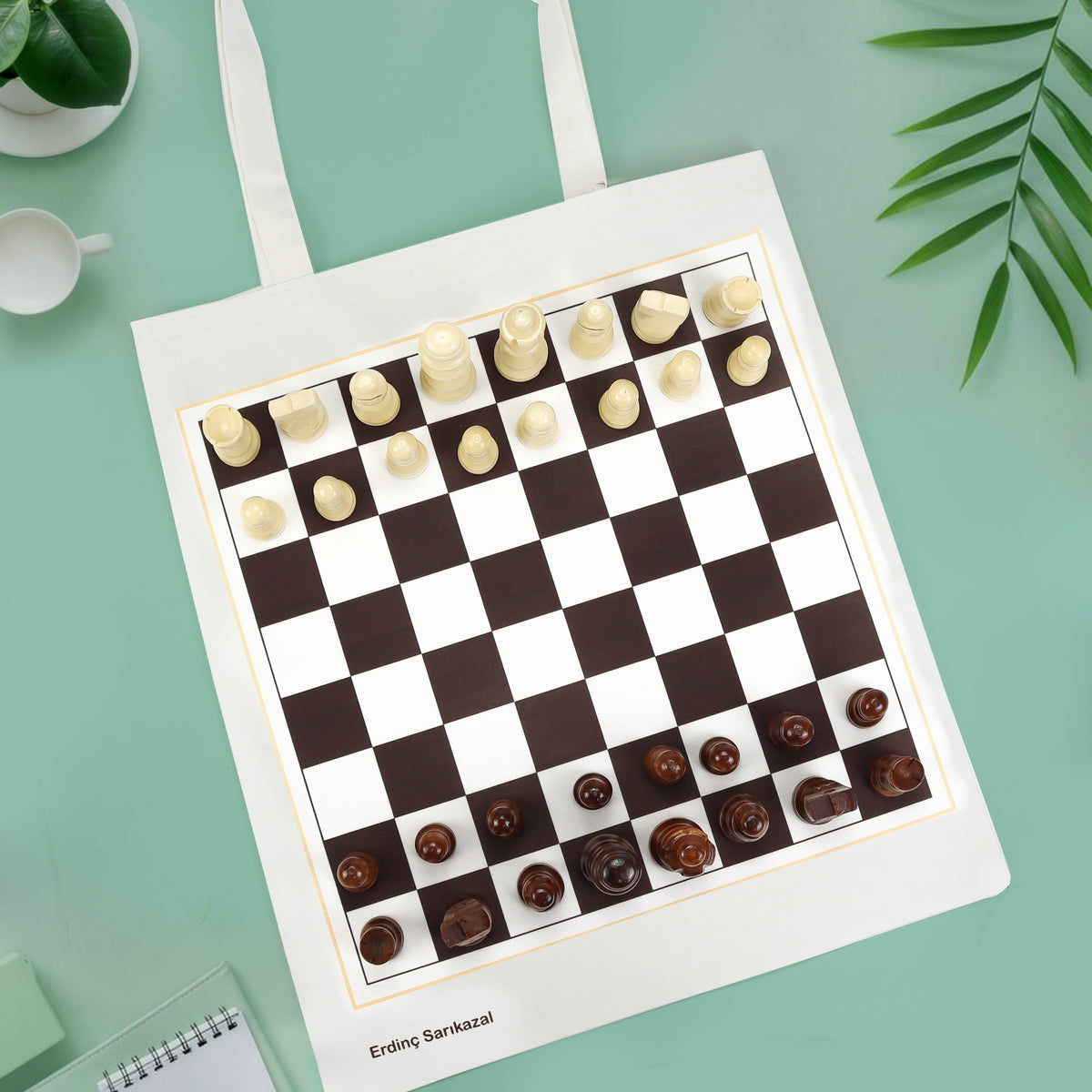 Filtre Kahve 200 gr & Kahve Öğütücü & Satranç Baskılı Bez Çanta & Porselen Kupa Babalar Günü Hediye Seti