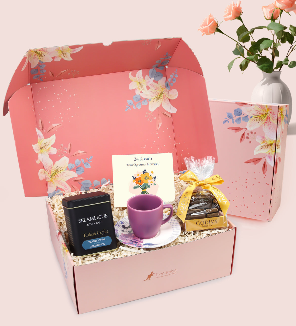 Türk Kahvesi Fincanı & Selamlıque Türk Kahvesi & Godiva Çikolata Hediye Seti