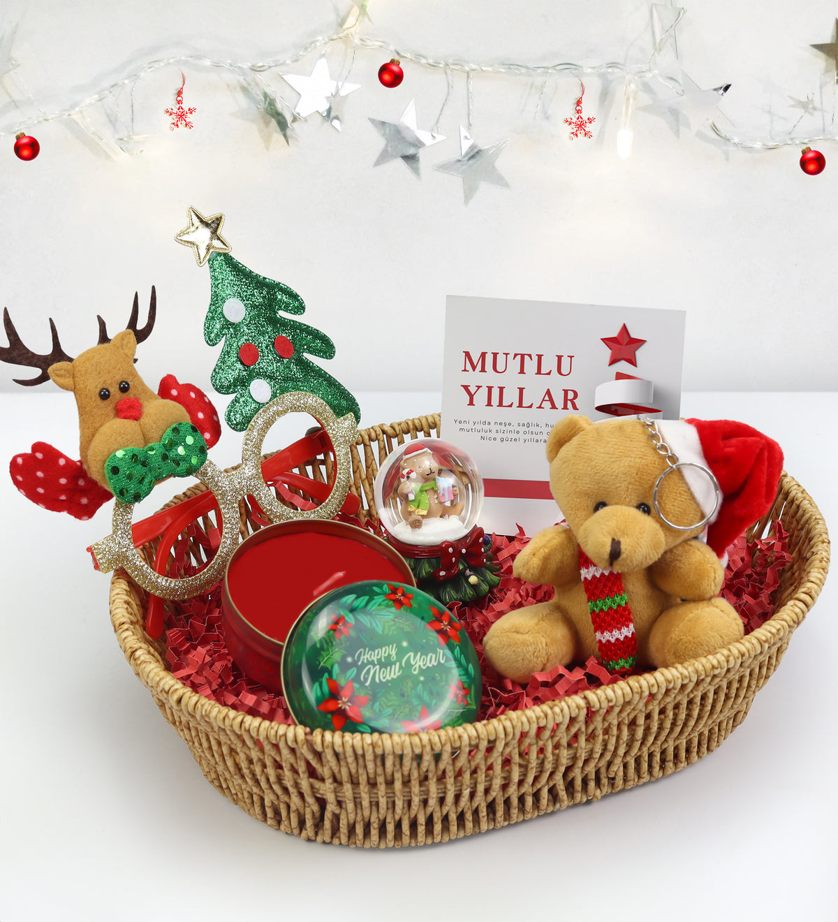 Hasır Sepette Yılbaşı Gözlüğü & Kutulu Mum & Kar Küre & Ayıcık Hediye Seti