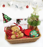 Yılbaşı Sepetinde Yılbaşı Taç & Mini Yılbaşı Ayıcık & Yılbaşı Temalı Metal Kutulu Mum & Yıldızlı Mini Yılbaşı Ağacı Hediye Seti