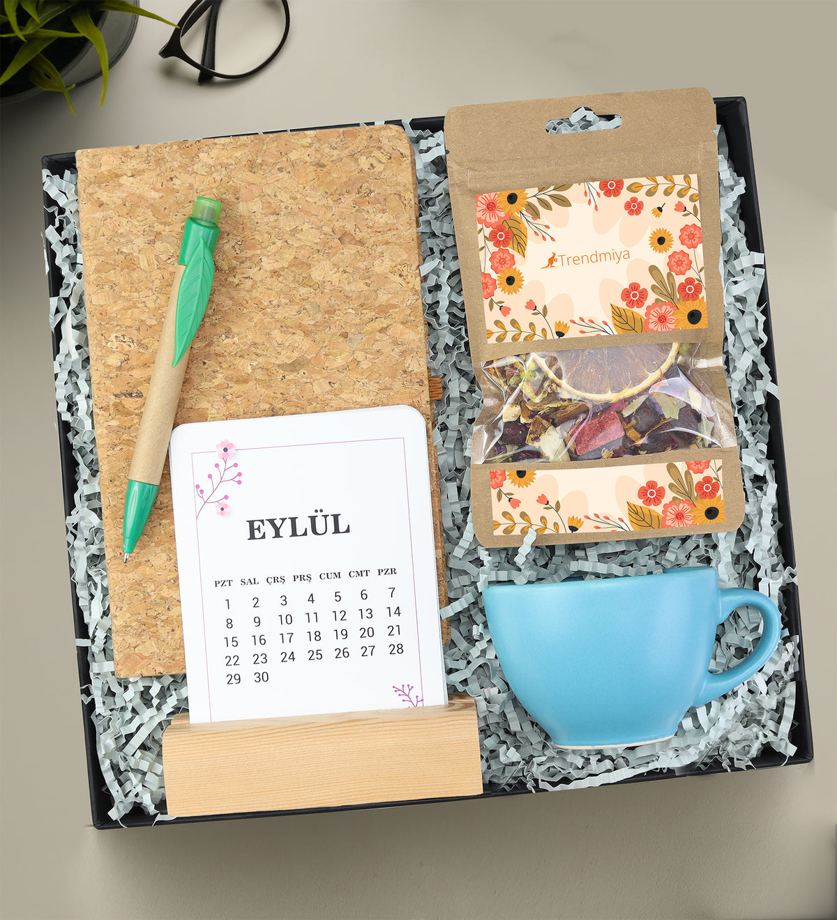 Defter & Bitki Çayı & Çay Fincanı & Takvim & Tohum Kalem & Defter Hediye Seti