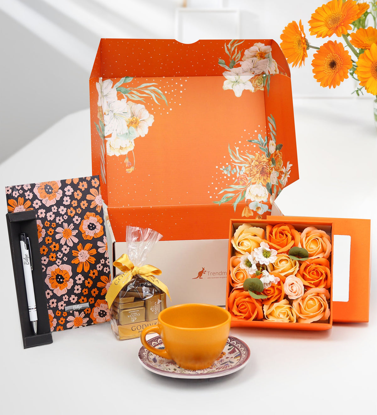 Turuncu Gül Kutusu & Turuncu Fincan & Turuncu Çiçekli Defter & Gümüş Detaylı Tükenmez Kalem & Godiva Napoliten Çikolata
