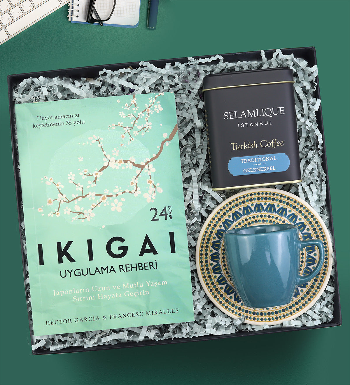 Kitap & Kahve & Fincan Hediye Seti