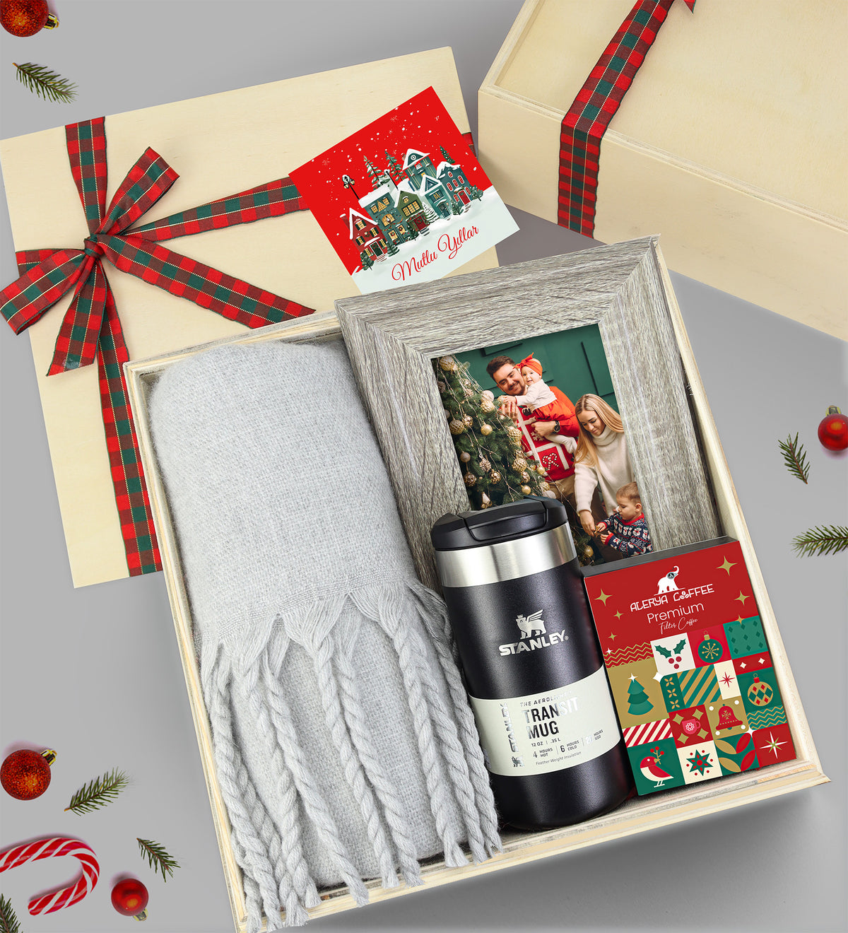 Ahşap Kutusunda 0,35 Stanley & Gri Şal & Premium Filtre Kahve & Dokulu Çerçeve Yılbaşı Hediye Seti