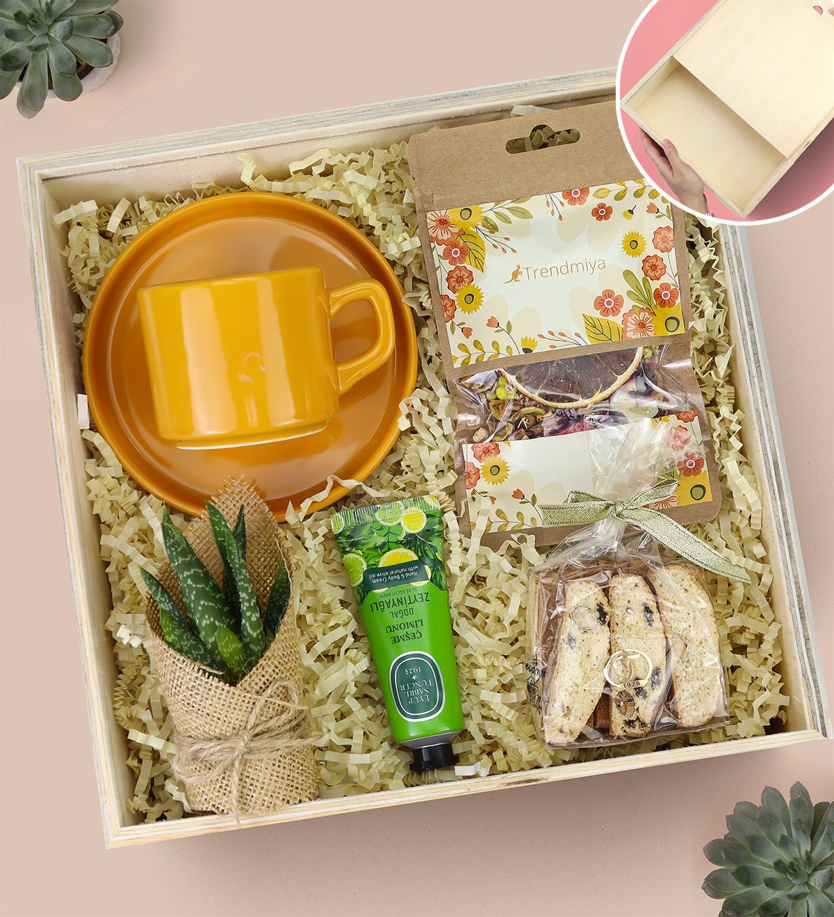 Kupa & Bitki Çayı & Kurabiye & Krem & Çiçek Hediye Seti
