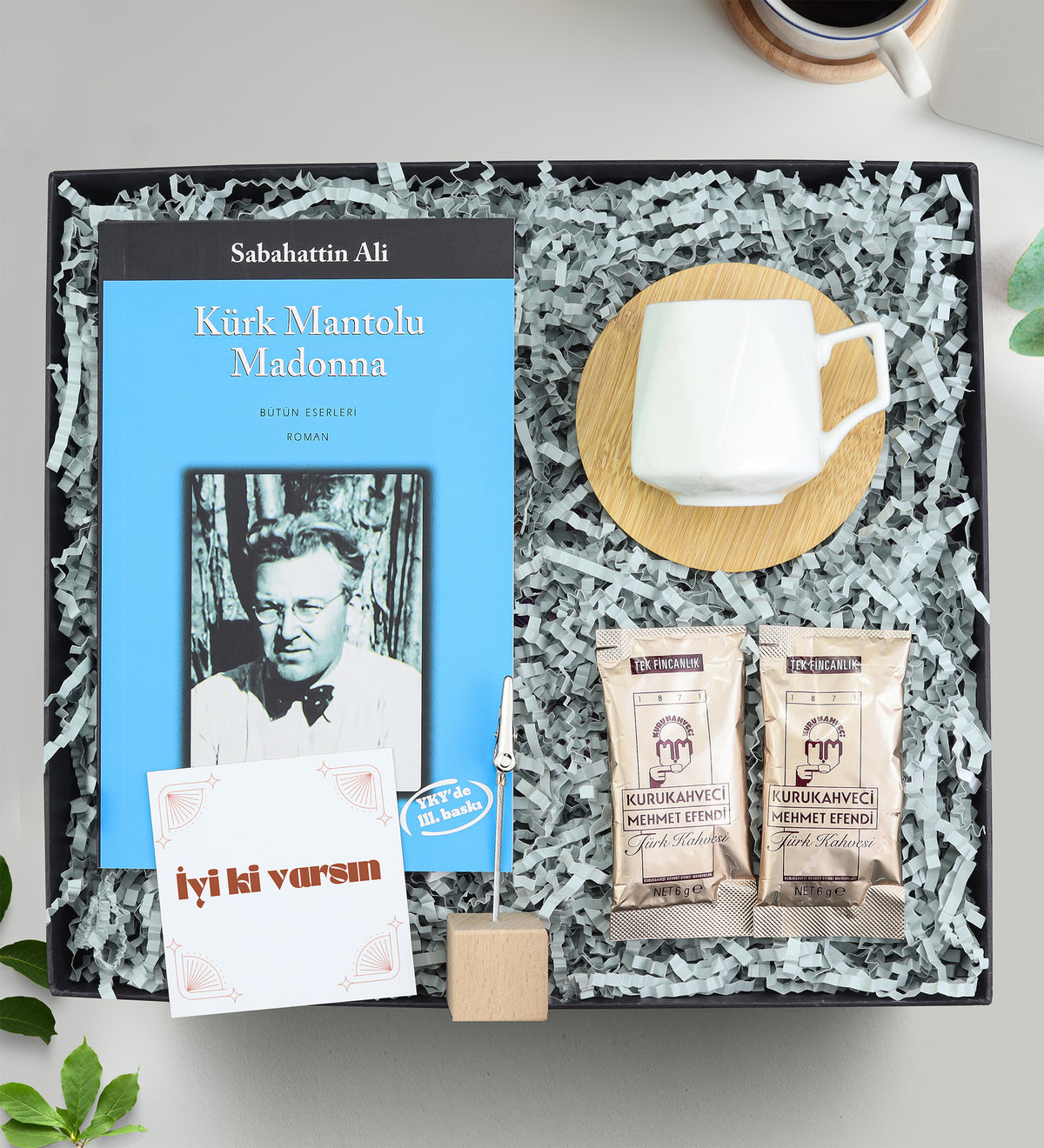 Kitap & Fincan & 2'li Kahve & Not Tutucu Hediye Seti