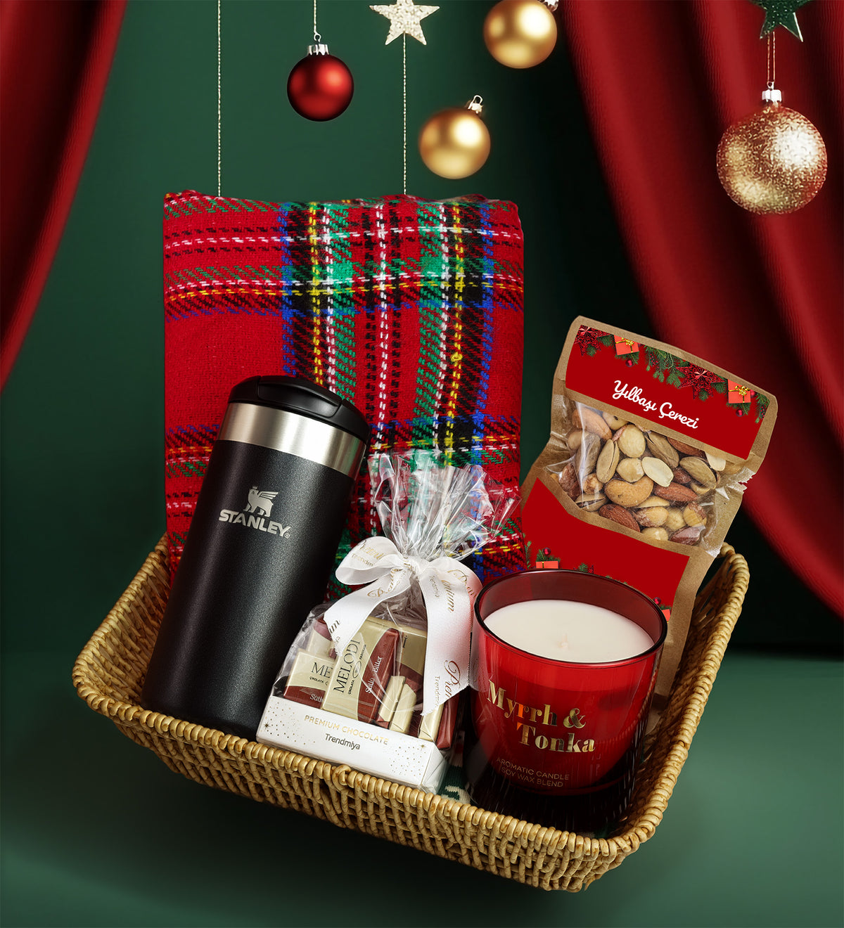 Özel Sepetinde Kalın Şal & Stanley 0,35 & Yılbaşı Çerezi & Mum & Premium Çikolata Hediye Seti