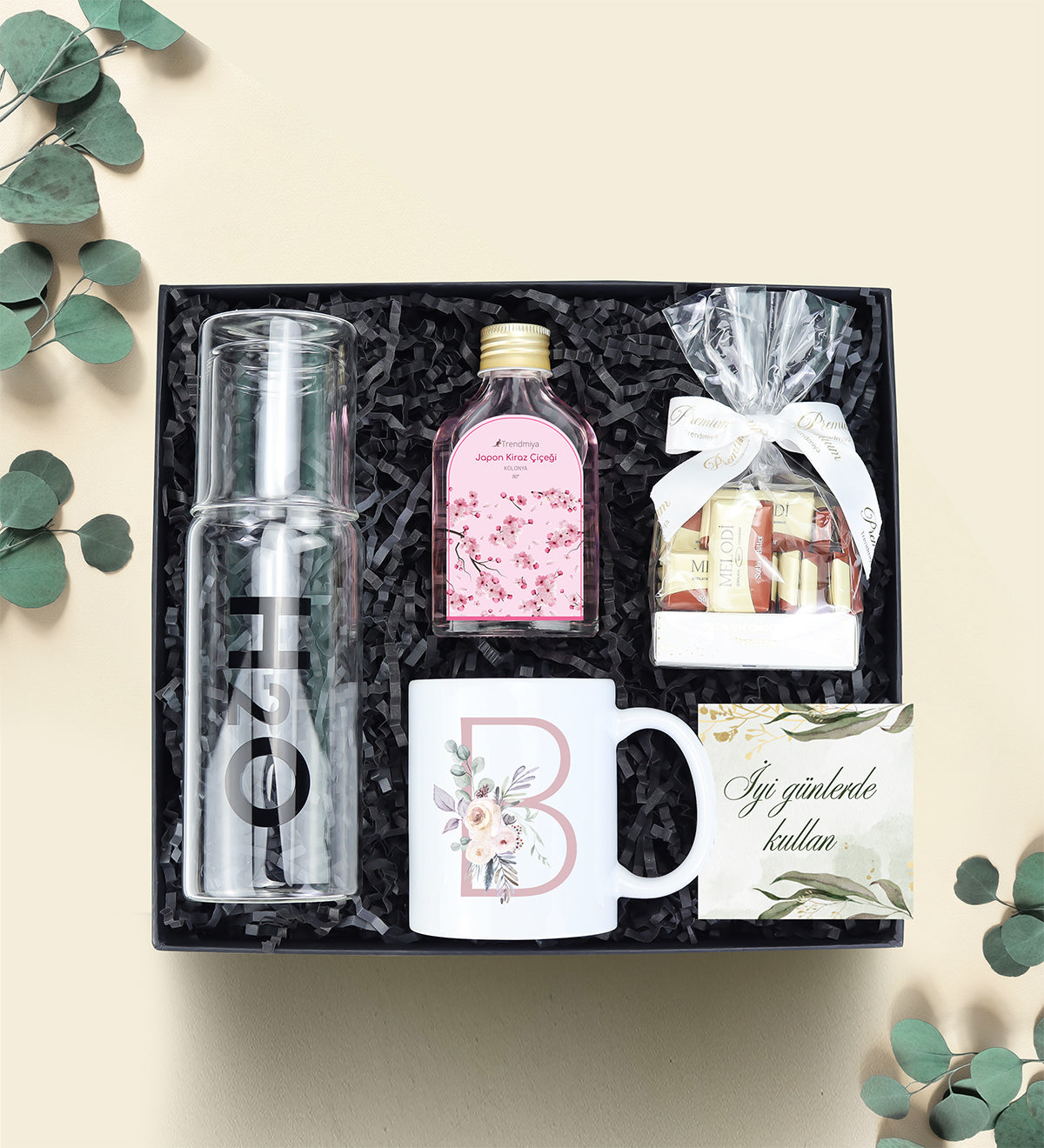 Kişiye Özel Kupa Başucu Sürahi Kolonya Çikolata Hediye Seti