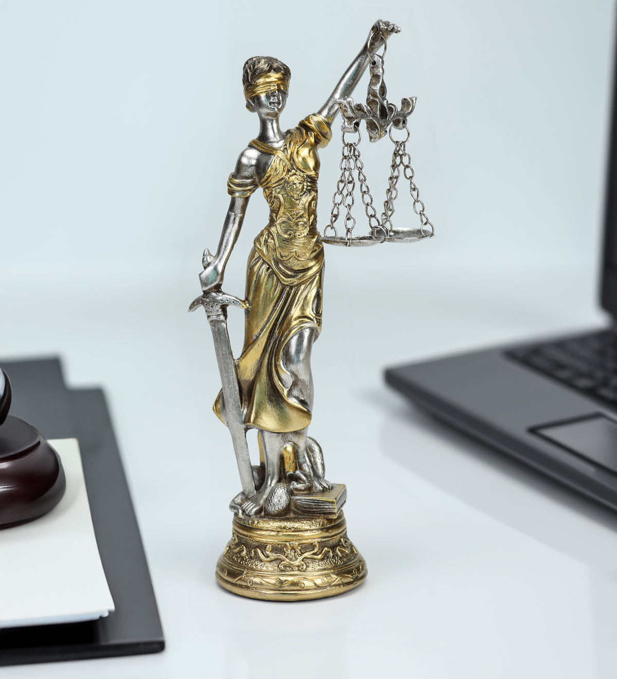 Adalet Heykeli & Dava Kitabı & Gold Roller Kalem Hediye Seti