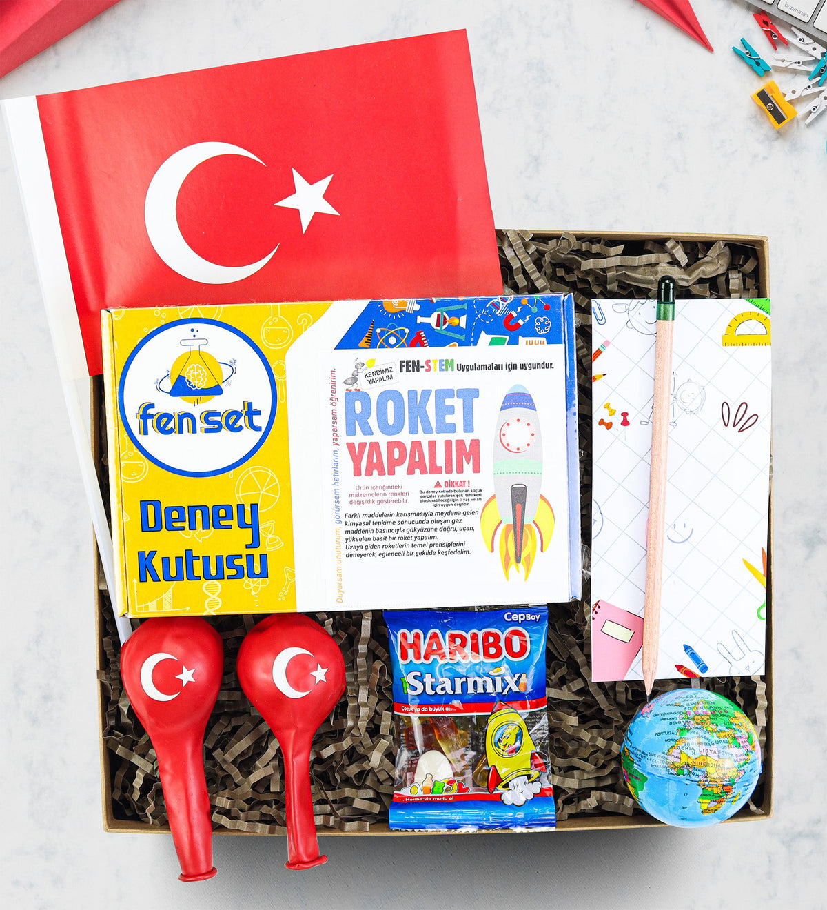 Fenset & Tohumlu Kalem & 2'li Balon & Haribo & Harita Stres Topu & Bayrak Hediye Seti