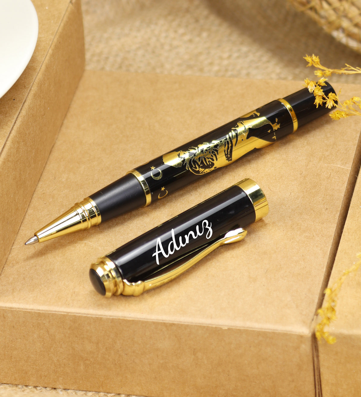 Kişiye Özel 500 ML Dereceli Termos & Deri Kapaklı Vintage Anı-Seyahat Defteri & Fincan & Atatürk Kabartmalı Roller Kalem Hediye Seti