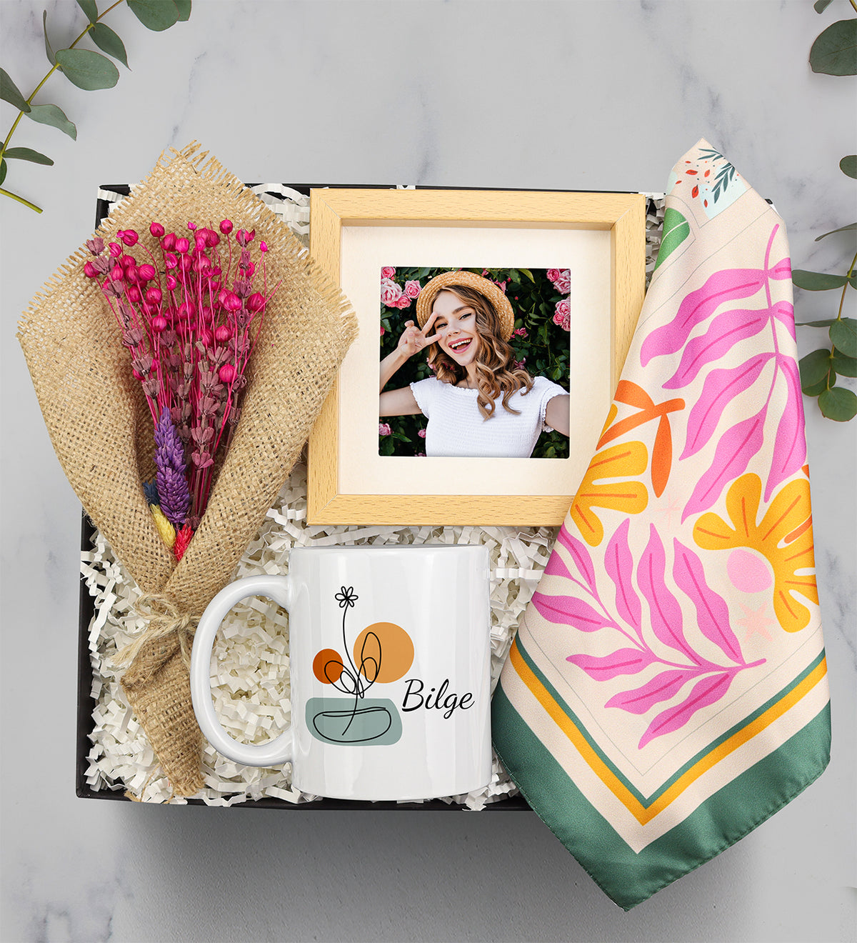 Çiçek Çerçeve Kupa Fular Kadına Hediye Seti