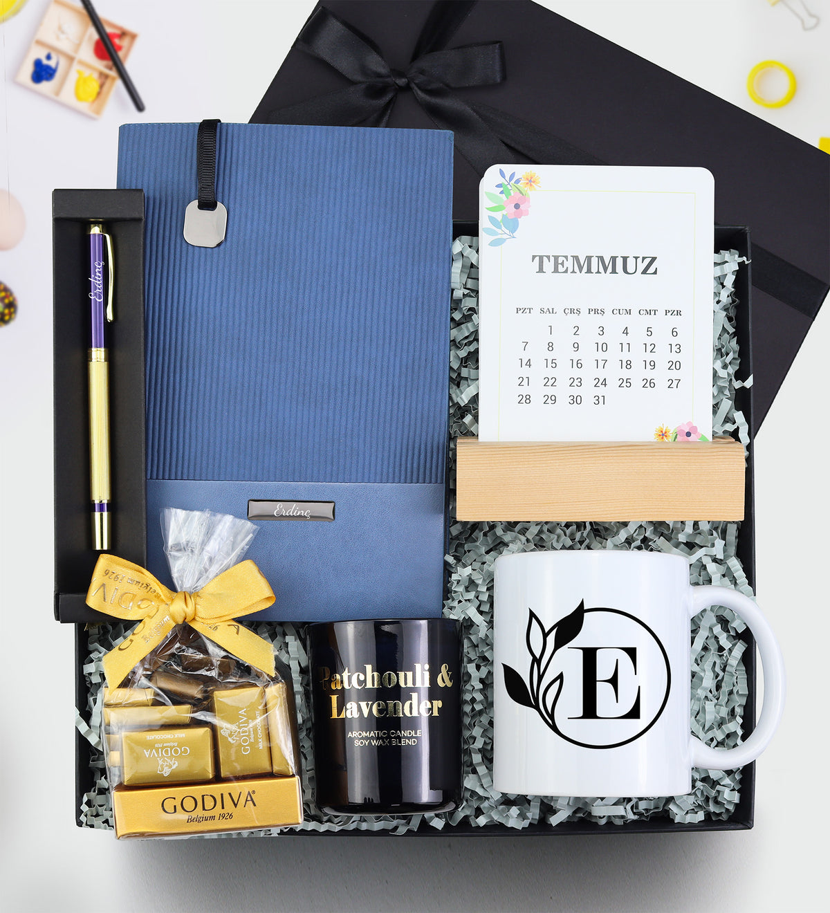 Esnek Kapak Defter & Gold Mavi Roller Kalem & Takvim & Mum & Godiva & Kupa Hediye Seti