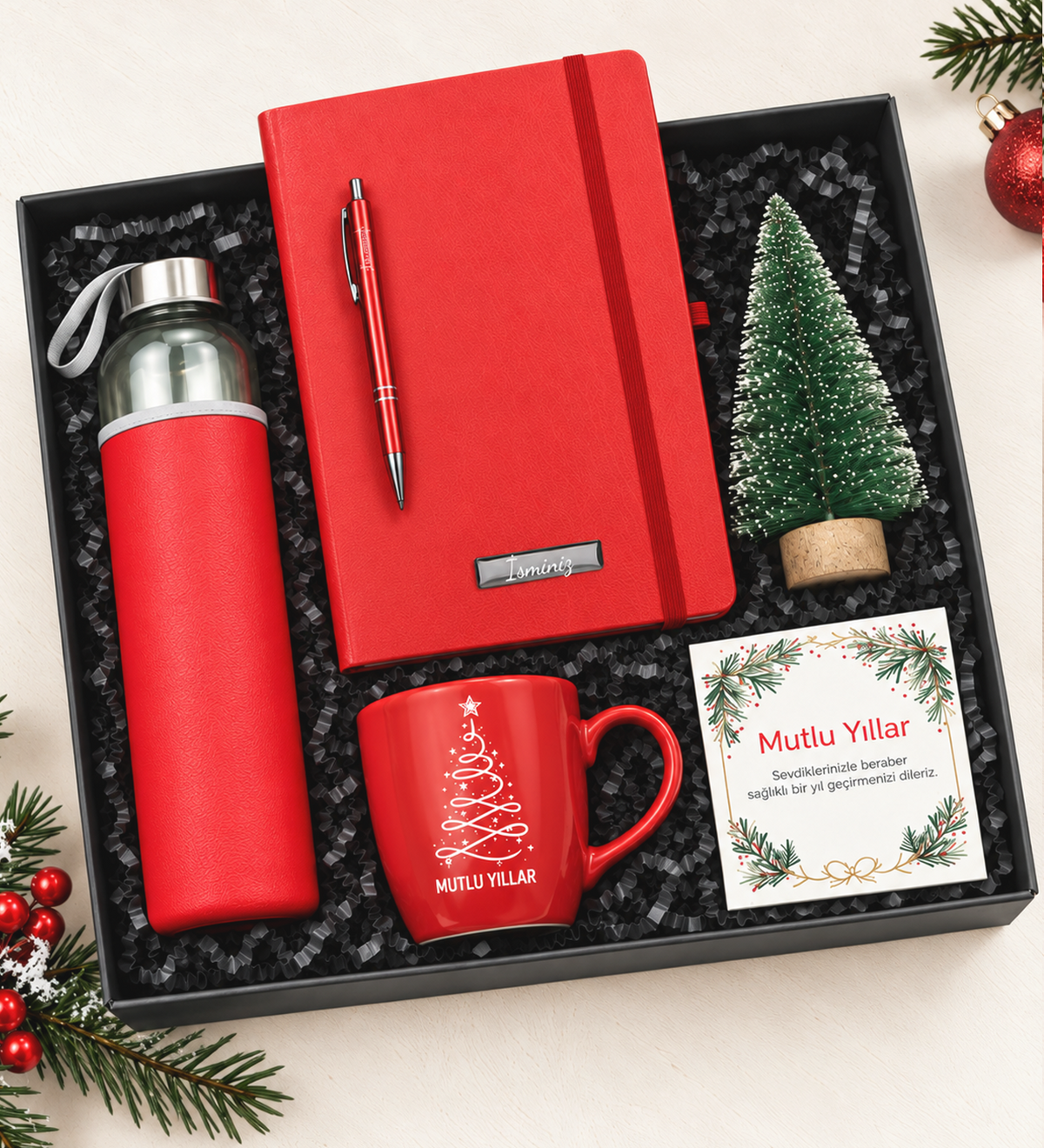 Kişiye Özel Defter & Gümüş Renk Detaylı Kırmızı Tükenmez Kalem & Özel Deri Kılıflı 500Ml Kırmızı Su Matarası & Kırmızı Yılbaşı Kupa & Ahşap Zeminli Mini Çam Ağacı Hediye Seti