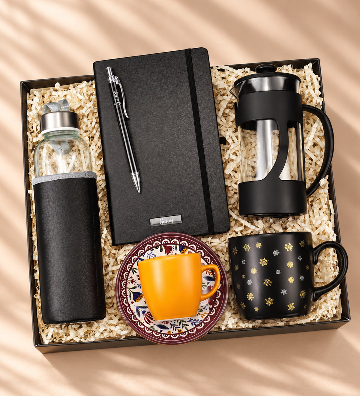Kişiye Özel Siyah Defter & Gümüş Renk Detaylı Siyah Tükenmez Kalem & Deri Kılıflı Su Matarası & Siyah Kar Tanesi Kupa & Siyah French Press & Turuncu Fincan Hediye Seti