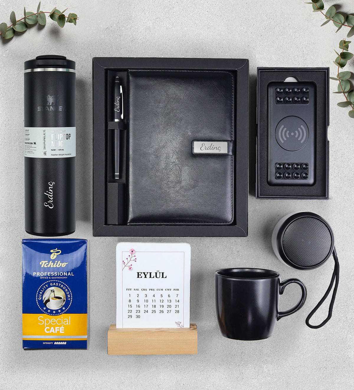 Stanley & Büyük Boy Defter Kalem Set & Hoparlör & Vakumlu Powerbank & Tchibo Kahve & Takvim & Siyah Kupa Hediye Seti